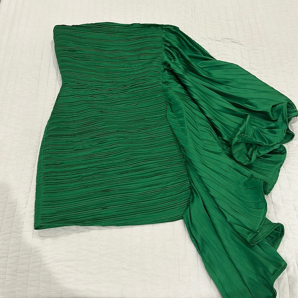 Green Mini Dress! Worn Twice! Perfect Condition!! Great for Homecoming!💚